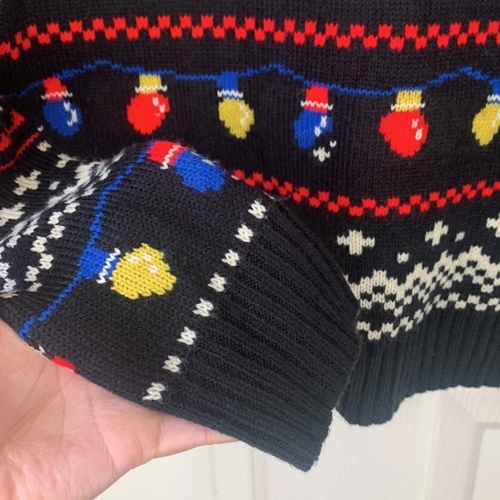 Hulu Pooka! Knitted Holiday Christmas Light Sweater Black Medium
